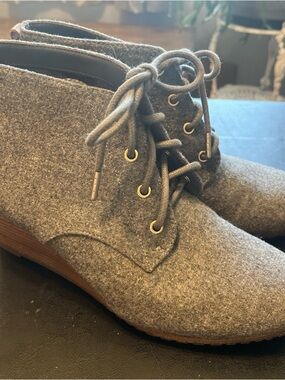 Dr. Scholl's Gray Felt Lace-Up Ankle Boots